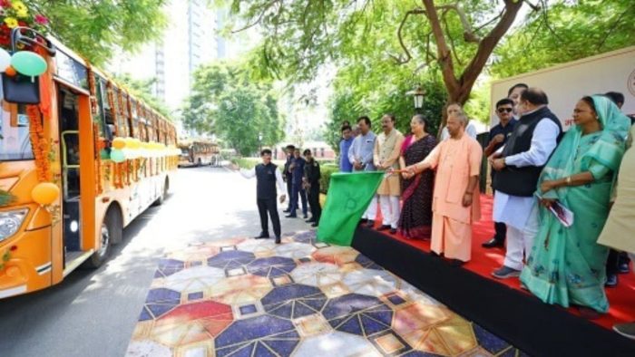 Lucknow : सीएम योगी ने किया परिवहन विभाग की विभिन्न सेवाओं का शुभारंभ