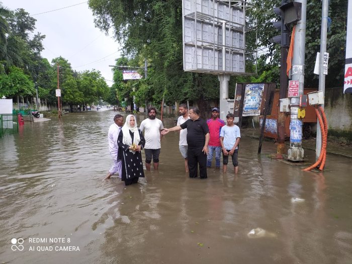 Aligarh : अलीगढ़ में जलभराव: कांग्रेस ने नगर निगम और नेताओं पर बोला कड़ा हमला