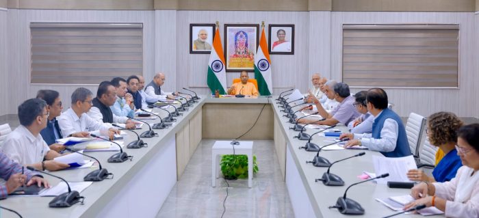 Lucknow : सीएम योगी ने ‘यूपी इण्टरनेशनल ट्रेड शो’ के तीसरे संस्करण की तैयारियों की समीक्षा बैठक