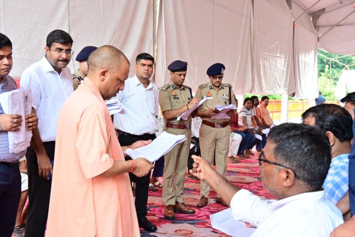 सीएम योगी का सख्त संदेश: दबंगों से कब्जामुक्त कराई जाए जमीन, सबकी खुशहाली सरकार का संकल्प