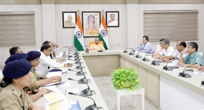 Lucknow : मुख्यमंत्री ने की ‘मिशन शक्ति’ की समीक्षा बैठक