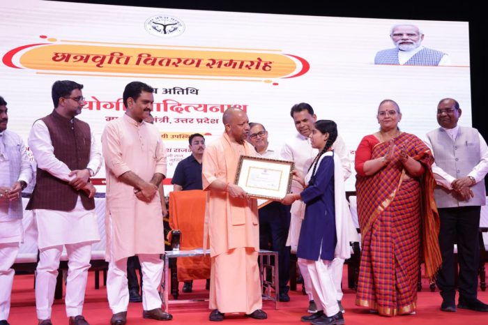 Lucknow : सीएम योगी ने आईजीपी में छात्रवृत्ति वितरण समारोह में चार लाख छात्रों को वितरित की छात्रवृत्ति