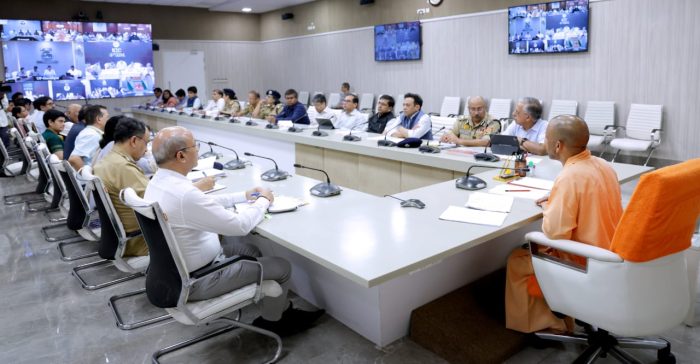 Lucknow : सीएम योगी ने की प्रदेश के कानून-व्यवस्था की समीक्षा बैठक