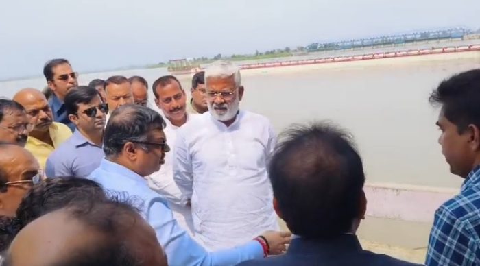 Lakhimpur Kheri : लखीमपुर खीरी पहुंचे जलशक्ति मंत्री, शारदा बैराज का किया निरीक्षण
