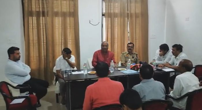 Ballia : बलिया में मत्स्य मंत्री डॉ. संजय निषाद की गाड़ी का एक्सीडेंट, बाल-बाल बचे