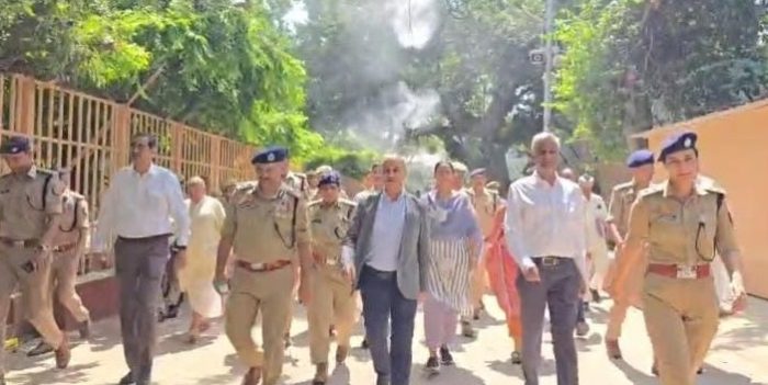 Mathura : राष्ट्रपति दौरे से पहले डीजीपी और अपर मुख्य सचिव ने लिया तैयारियों का जायजा