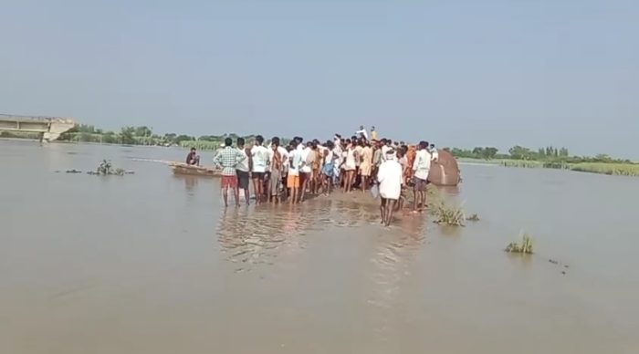 Lakhimpur Kheri : लखीमपुर खीरी में नाव हादसा, दो लोगों के डूबने की आशंका