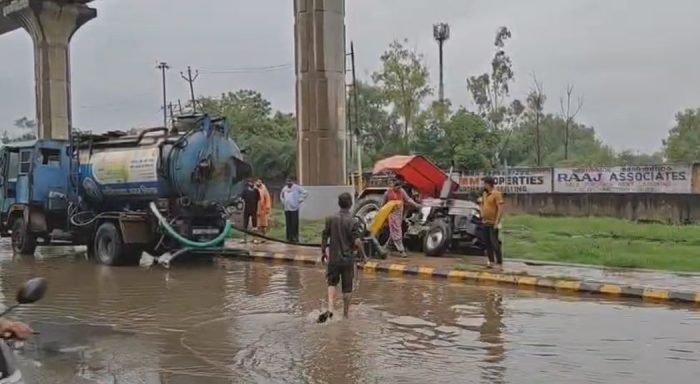 Ghaziabad : दिल्ली-एनसीआर में मूसलाधार बारिश ने किया जनजीवन अस्त-व्यस्त, गाजियाबाद में नगर निगम की लापरवाही