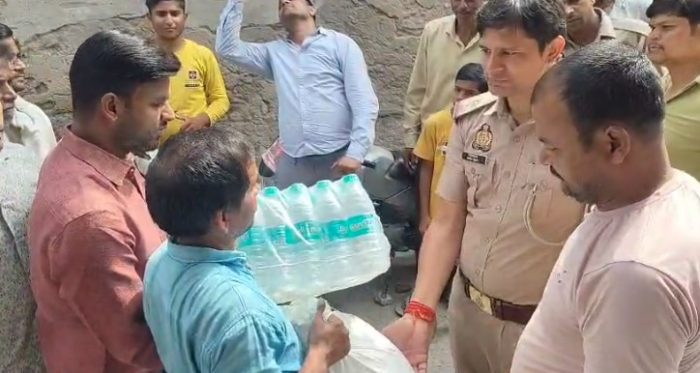 Mathura : मथुरा में बाढ़ पीड़ितों के लिए राहत सामग्री की पहल