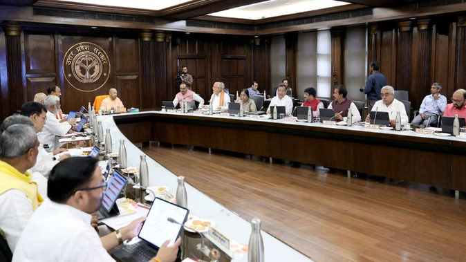 Lucknow : यूपी कैबिनेट बैठक में 15 अहम प्रस्तावों को मंजूरी, ई-बस संचालन से लेकर नई नीतियों तक बड़े फैसले