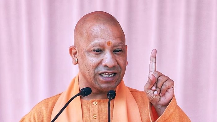 Lucknow : सीएम योगी ने प्रधानमंत्री मातृ वंदना योजना के अंतर्गत मातृत्व लाभ का किया वितरण