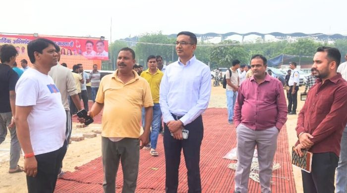 Noida : नोएडा में छठ महापर्व की तैयारियों का सीईओ डॉ. लोकेश एम ने लिया जायजा