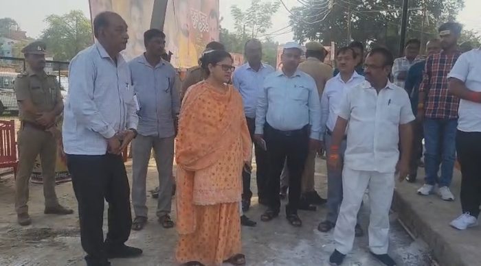 Gonda : छठ महापर्व की तैयारियों का जिलाधिकारी ने किया निरीक्षण,सभी व्यवस्थाएँ समय से पूर्ण करने के दिए निर्देश Gonda : छठ महापर्व की तैयारियों का जिलाधिकारी ने किया निरीक्षण,सभी व्यवस्थाएँ समय से पूर्ण करने के दिए निर्देश