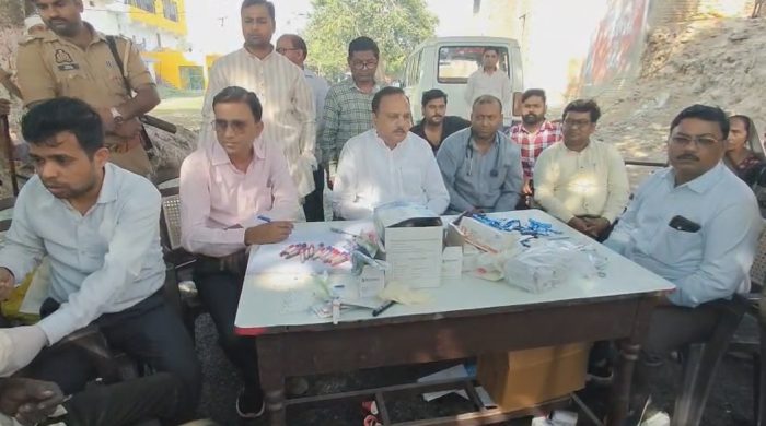 Hardoi : हरदोई के सवायजपुर में ‘अजीब बुखार’ का प्रकोप, स्वास्थ्य विभाग ने लगाया मेडिकल कैंप
