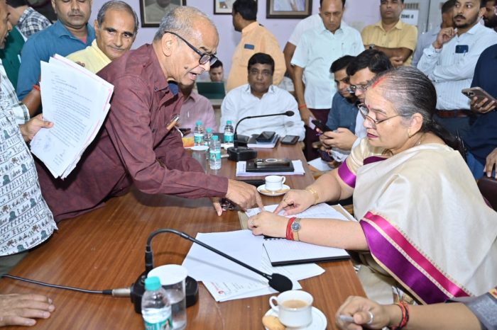 Lucknow : नगर निगम में संपूर्ण समाधान दिवस पर 68 शिकायतों की सुनवाई