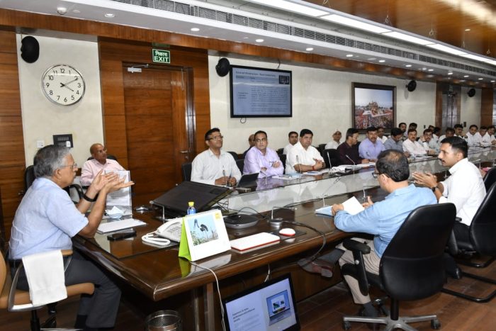Lucknow : मुख्य सचिव की अध्यक्षता में पीएम मित्र मेगा टेक्सटाइल पार्क, लखनऊ की प्रगति पर समीक्षा बैठक संपन्न