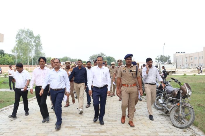 Azamgarh : महाराजा सुहेलदेव राज्य विश्वविद्यालय में दीक्षांत समारोह की तैयारियों का निरीक्षण