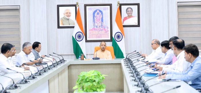 Lucknow : सीएम योगी ने की जिला दिव्यांग पुनर्वास केन्द्र के सम्बन्ध में समीक्षा बैठक