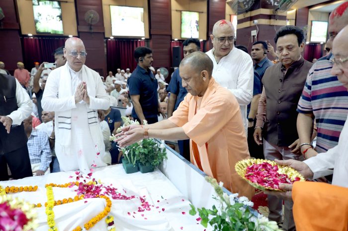 Lucknow : सीएम योगी ने सिंधी धर्मगुरु संत सांई चाण्डूराम साहिब जी को दी श्रद्धांजलि