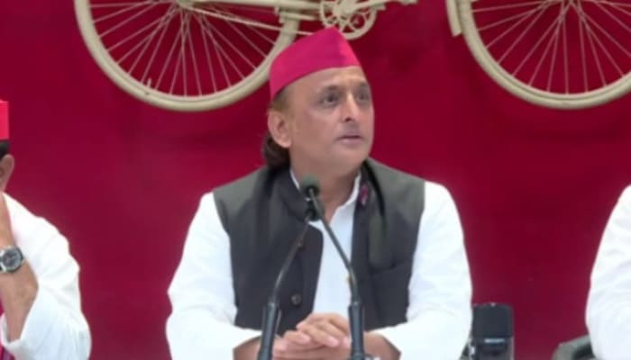 UP : अखिलेश यादव ने सरकार पर साधा निशाना, बोले - सपा आधार की अनिवार्यता को लेकर जाएगी सुप्रीम कोर्ट