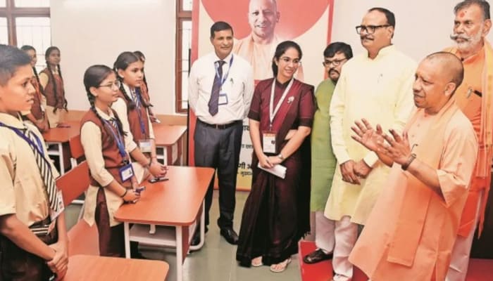 UP News: CM योगी का बड़ा ऐलान - अब प्रदेश के सभी स्कूलों में अनिवार्य होगा “वंदे मातरम्”