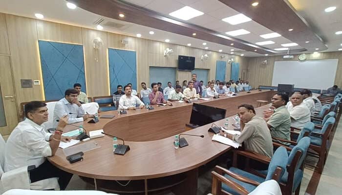 Gorakhpur : कमिश्नर ढींगरा का सख्त तेवर,नियमों के बिना नहीं होगी रजिस्ट्री