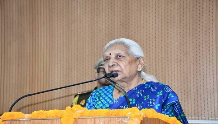 Lucknow: बाल विकास एवं पुष्टाहार विभाग के विभिन्न योजनाओं से राज्यपाल ने लाभार्थियों को किया लाभान्वित