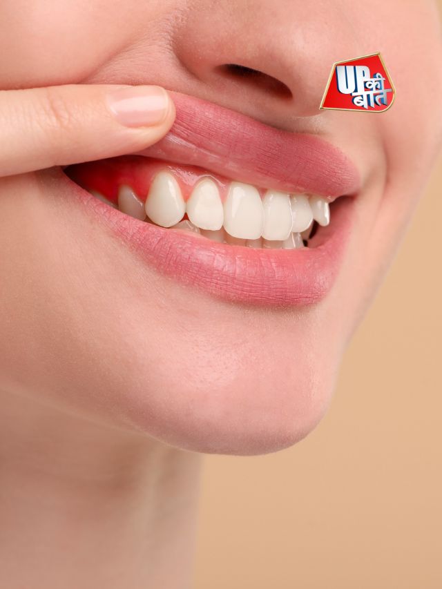 ऐसे करता है टूथपेस्ट दांतों को चमकदार