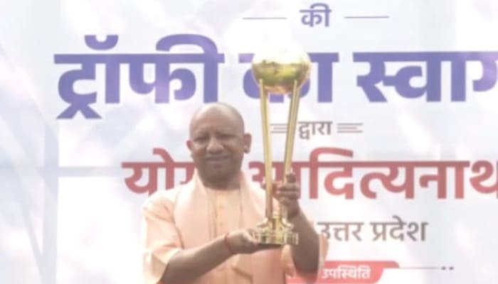 Lucknow : हॉकी विश्व कप ट्रॉफी का भव्य स्वागत, सीएम योगी ने खिलाड़ियों को दी शुभकामनाएं