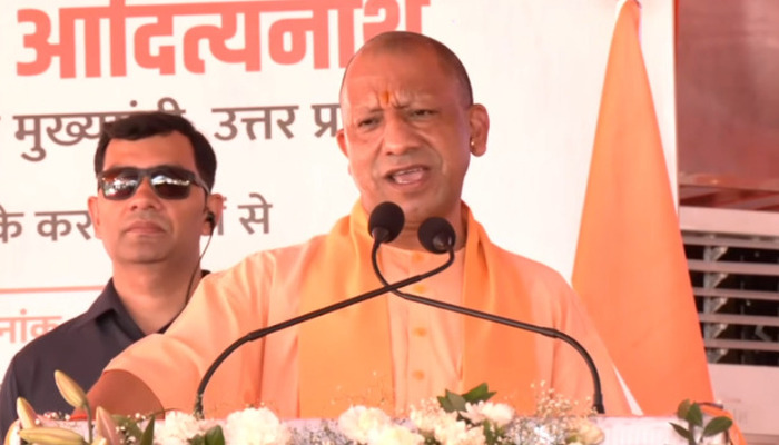 Lucknow: 2017 से पहले डीजीपी आवास के सामने माफिया बनवाते थे कोठियां, अब माफियामुक्त प्रदेश में गरीबों को मिल रहा घर- CM YOGI