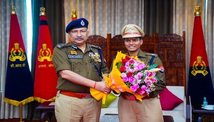 Lucknow: अंतर्राष्ट्रीय महिला क्रिकेटर एवं भारतीय महिला क्रिकेट टीम की सदस्य दीप्ति शर्मा का पुलिस मुख्यालय में सम्मान