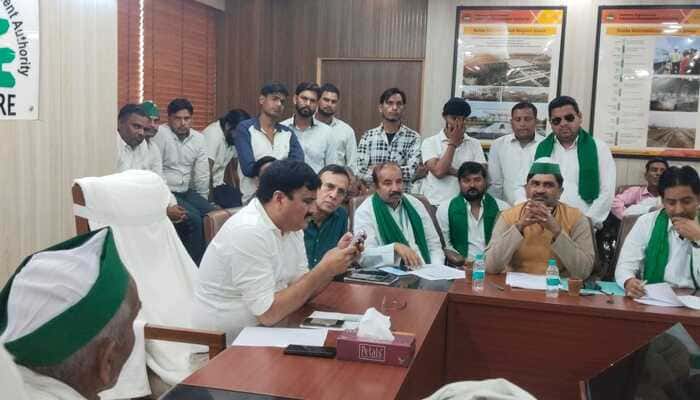 YEIDA News: Yeida में किसानों की समस्याओं का तेजी से हो रहा है निस्तारण