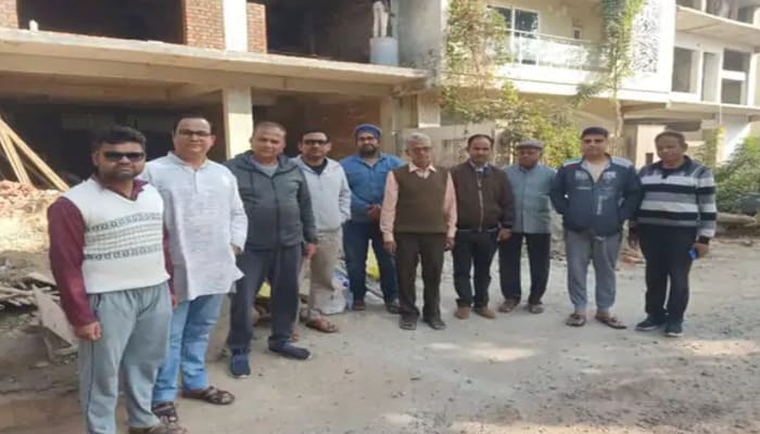 GNIDA: गौड़ सिटी सोसाइटी के निवासी मूलभूत सुविधाओं से वंचित, बिल्डर पर मनमानी के आरोप