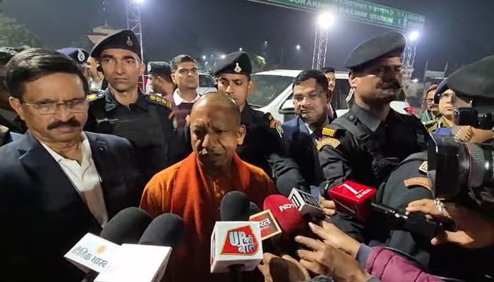 Gorakhpur: “हर जरूरतमंद को शीतलहर से बचाना सरकार की जिम्मेदारी”- CM योगी 