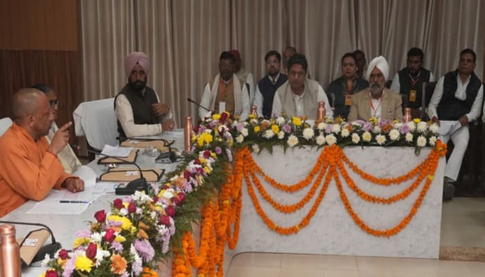 UP: SIR के बहाने CM योगी ने दिया माइक्रो मैनेजमेंट का मंत्र, 2027 चुनाव की तैयारी शुरू