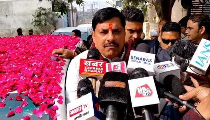 Varanasi: दो दिवसीय दौरे के दूसरे दिन MP के CM डॉ. मोहन यादव पहुंचे बाबा विश्वनाथ धाम, किए दर्शन-पूजन