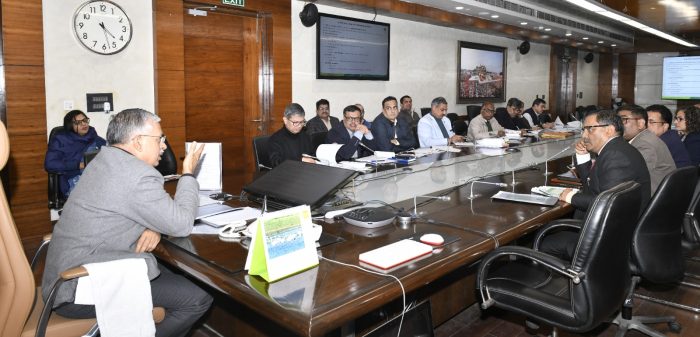 Lucknow: मुख्य सचिव की अध्यक्षता में RIDF परियोजनाओं की प्रगति की तृतीय समीक्षा बैठक सम्पन्न