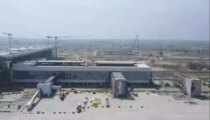 Noida News: नोएडा में जमीन अधिग्रहण से पहले निर्माण पर रोक, उल्लंघन पर 28 ग्रामीणों पर कार्रवाई