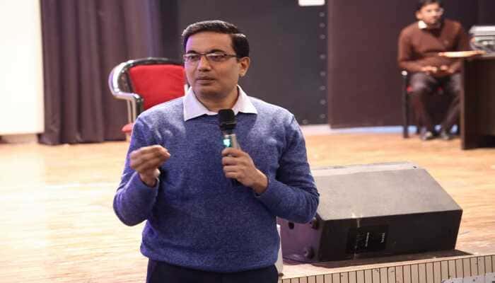 Noida News: नोएडा CEO की पहल; ध्यान शिविर के जरिए मानसिक स्वास्थ्य को मिला बढ़ावा