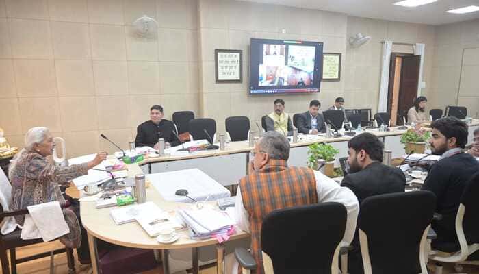 Lucknow: राज्यपाल आनंदीबेन पटेल की अध्यक्षता में रज़ा लाइब्रेरी की 53वीं बैठक संपन्न