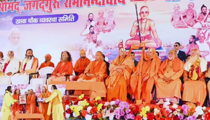 योगी की चेतावनी: बंटोगे तो सर्वनाश होगा, बांग्लादेश जैसे हालात से लें सबक