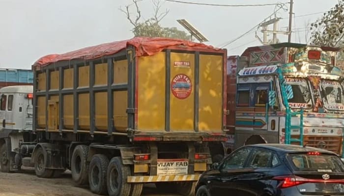 UP News: ओवरलोड वाहनों से अवैध वसूली पर कार्रवाई, STF के खुलासे के बाद लखनऊ, रायबरेली और फतेहपुर के ARTO सस्पेंड
