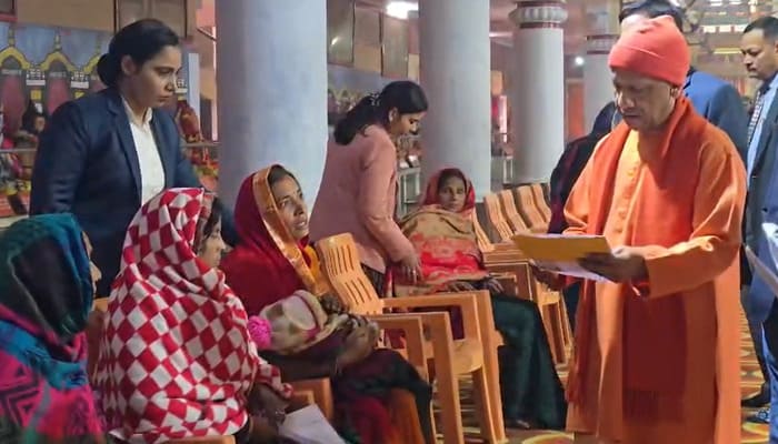 Gorakhpur: जनता दरबार में बोले सीएम योगी किसी भी फरियादी के साथ अन्याय बर्दाश्त नहीं