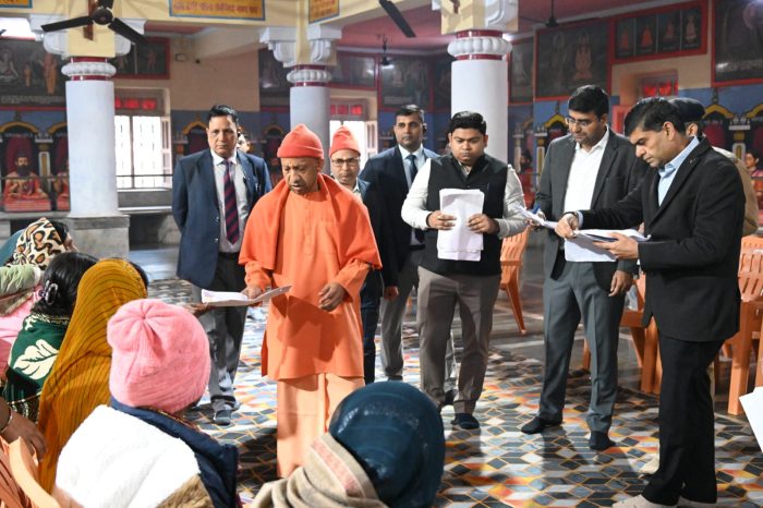Gorakhpur: गोरखपुर को बड़ी सौगात, दौरे के दूसरे दिन सीएम योगी का जनता दर्शन