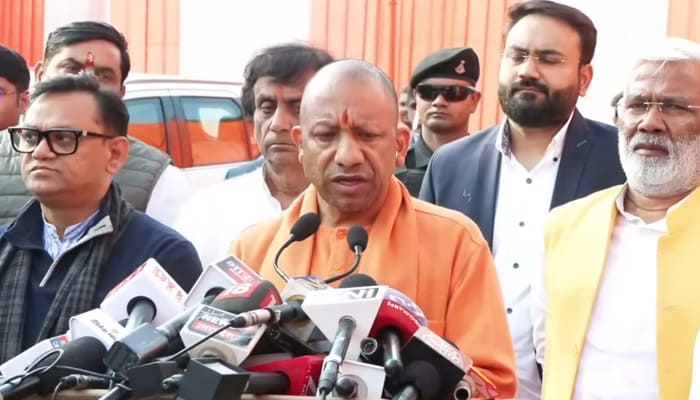 मेरठ में सीएम योगी की प्रेस कॉन्फ्रेंस, विकास, कानून-व्यवस्था और खेल पर दिया बड़ा संदेश