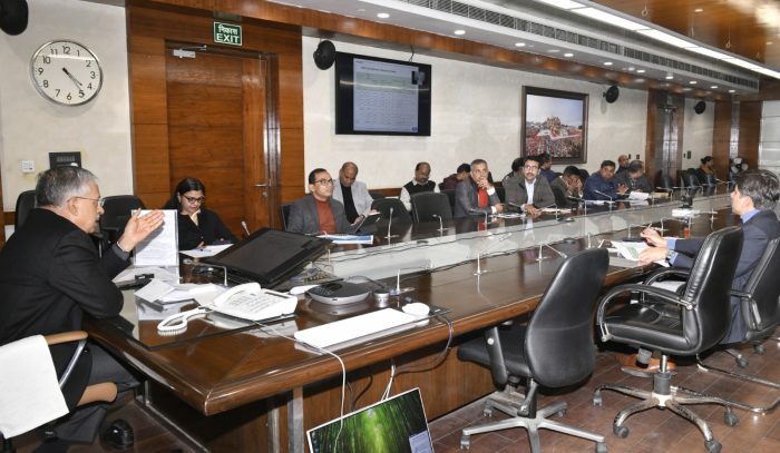 Lucknow: मुख्य सचिव शशि प्रकाश गोयल की अध्यक्षता में प्रोजेक्ट मॉनीटरिंग ग्रुप की अहम बैठक