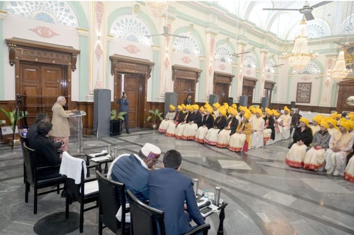 Lucknow: ‘नया भारत और नई दुनिया‘ केवल एक या दो भाषाओं से नहीं चलेगी, हमें बहुभाषी दृष्टिकोण अपनाना होगा -राज्यपाल, आनंदीबेन पटेल