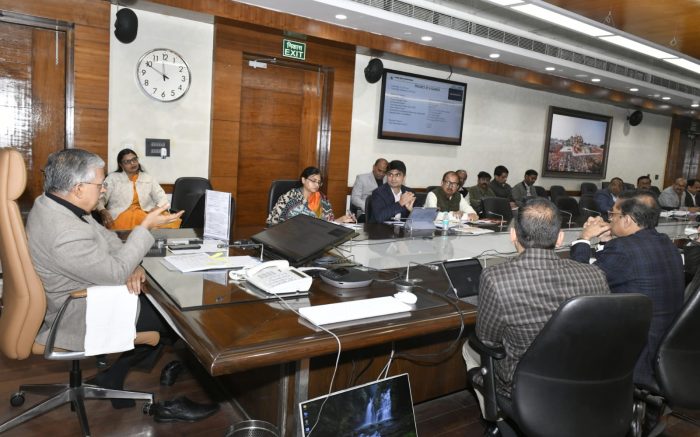 Lucknow: मुख्य सचिव की अध्यक्षता में पीएमजी बैठक, प्रमुख परियोजनाओं की गहन समीक्षा