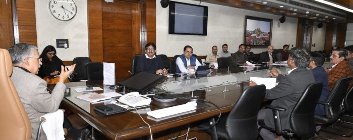 Lucknow: मुख्य सचिव की अध्यक्षता में ‘निधि प्रबंधन समिति’ की 16वीं बैठक सम्पन्न, 16 नगर निगमों में 272 पब्लिक चार्जिंग स्टेशन होंगे स्थापित