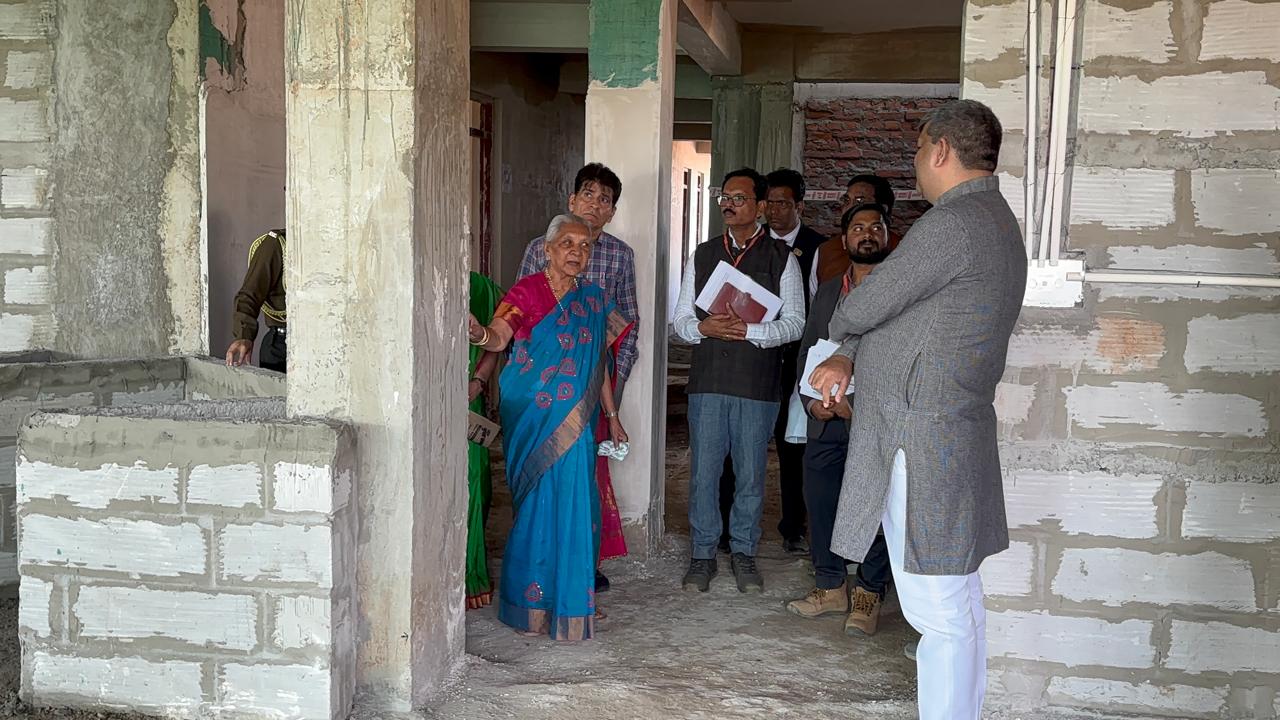 मीरजापुर: राज्यपाल आनंदीबेन पटेल ने मां विन्ध्यवासिनी विश्वविद्यालय का किया निरीक्षण, गुणवत्तापूर्ण व समयबद्ध निर्माण के निर्देश